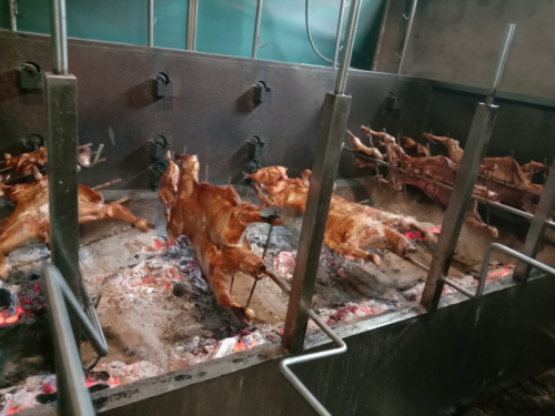 巴渝烤全羊展示